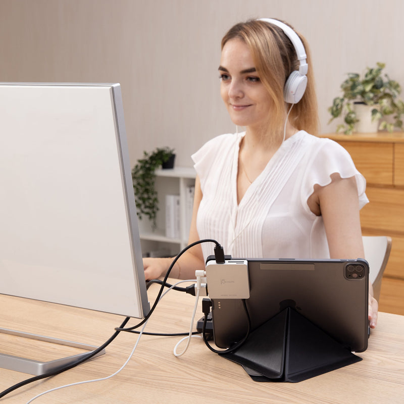 USB-C™ to 4K 60 Hz HDMI™ Travel Dock for iPad Pro®